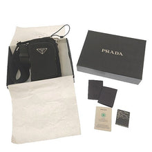 画像をギャラリービューアに読み込む, PRADA<br >Re-Nylon スマートフォンケース

