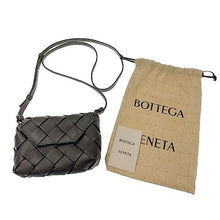 画像をギャラリービューアに読み込む, Bottega Veneta&lt;br &gt;イントレチャートフルグレインレザー メッセンジャーバッグ
