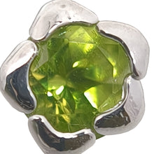 画像をギャラリービューアに読み込む, K14WG<br />ペリドットフラワーピアス

