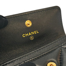 画像をギャラリービューアに読み込む, CHANEL<br >19 フラップ カードケース
