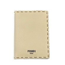 画像をギャラリービューアに読み込む, FENDI&lt;br &gt;セレリア カードケース
