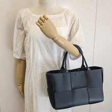 画像をギャラリービューアに読み込む, Bottega Veneta&lt;br &gt;スモール アルコ トートバッグ
