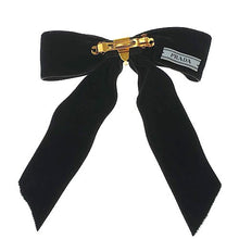 画像をギャラリービューアに読み込む, PRADA&lt;br &gt;ベルベット ヘアクリップ
