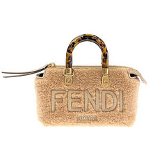 画像をギャラリービューアに読み込む, FENDI&lt;br &gt;バイザウェイミニ
