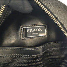 画像をギャラリービューアに読み込む, PRADA<br >ボディバッグ
