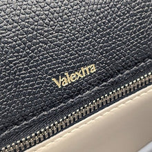 画像をギャラリービューアに読み込む, Valextra&lt;br &gt;Vライン ショルダーバッグ
