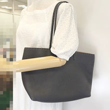画像をギャラリービューアに読み込む, FENDI<br >セレリア カルラ トートバッグ
