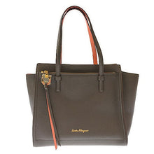 画像をギャラリービューアに読み込む, Ferrgamo&lt;br &gt;エイミー
