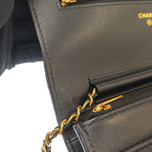 画像をギャラリービューアに読み込む, CHANEL<br >クラシック チェーンウォレット
