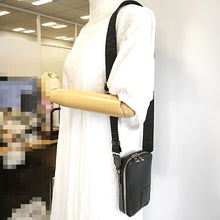 画像をギャラリービューアに読み込む, LOEWE<br >バーティカル クロスボディポケット
