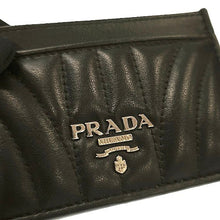 画像をギャラリービューアに読み込む, PRADA<br >カードケース
