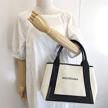 画像をギャラリービューアに読み込む, BALENCIAGA&lt;br &gt;ネイビーカバスS
