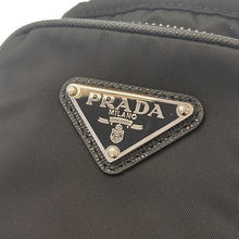 画像をギャラリービューアに読み込む, PRADA<br >Re-Nylon スマートフォンケース
