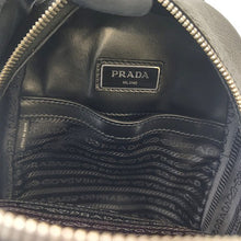 画像をギャラリービューアに読み込む, PRADA<br >ボディバッグ
