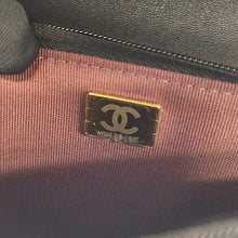 画像をギャラリービューアに読み込む, CHANEL<br >クラシック チェーンウォレット

