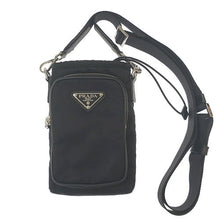 画像をギャラリービューアに読み込む, PRADA<br >Re-Nylon スマートフォンケース
