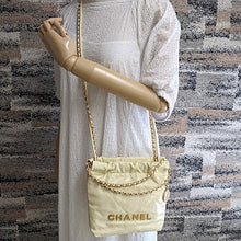 画像をギャラリービューアに読み込む, CHANEL&lt;br &gt;22 ミニ ハンドバッグ
