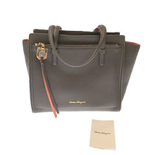 画像をギャラリービューアに読み込む, Ferrgamo&lt;br &gt;エイミー
