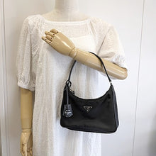 画像をギャラリービューアに読み込む, PRADA&lt;br &gt;Re-Edition 2005 Re-Nylon ミニバッグ
