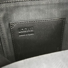 画像をギャラリービューアに読み込む, LOEWE<br >バーティカル クロスボディポケット
