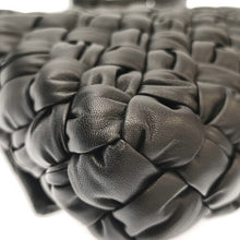画像をギャラリービューアに読み込む, Bottega Veneta<br >ランプル メッセンジャーバッグ
