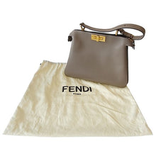 画像をギャラリービューアに読み込む, FENDI<br >ピーカブー ソフト ミディアム

