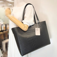 画像をギャラリービューアに読み込む, JIMMY CHOO<br >トートバッグ
