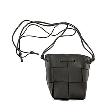 画像をギャラリービューアに読み込む, Bottega Veneta&lt;br &gt;イントレチャート カセット ミニ クロスボディ
