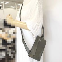 画像をギャラリービューアに読み込む, LOEWE<br >バーティカルTポケット ボディバッグ
