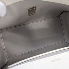 画像をギャラリービューアに読み込む, Valextra&lt;br &gt;ミニ イジィデ
