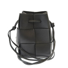 画像をギャラリービューアに読み込む, Bottega Veneta<br >ミニカセット ショルダーバッグ
