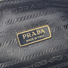 画像をギャラリービューアに読み込む, PRADA&lt;br &gt;トライアングル ファーバッグ
